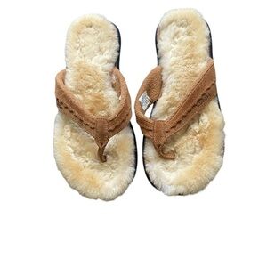 L.L. Bean Faux Fur Sherpa lined flip flop slippers